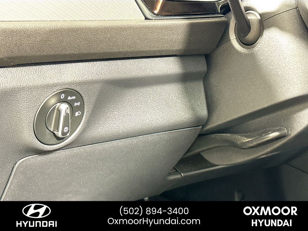 Vehicle image 11 of 29