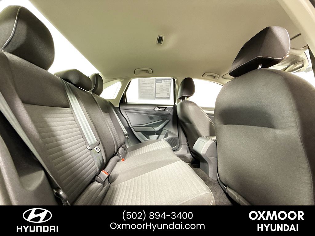 Vehicle image 23 of 29