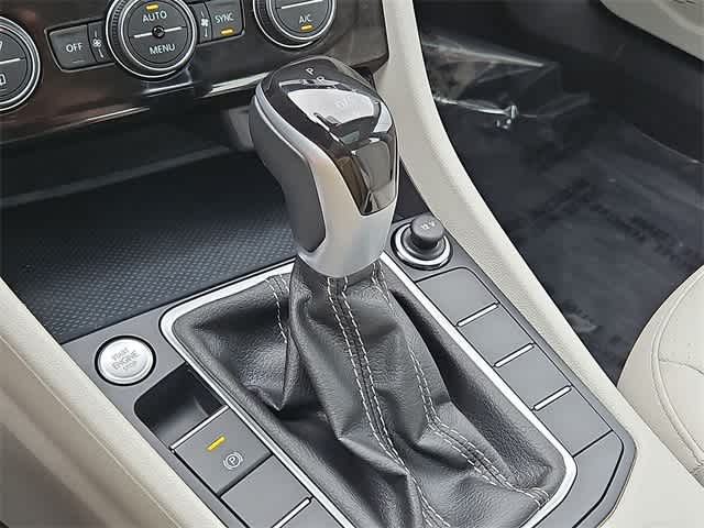 Vehicle image 18 of 31