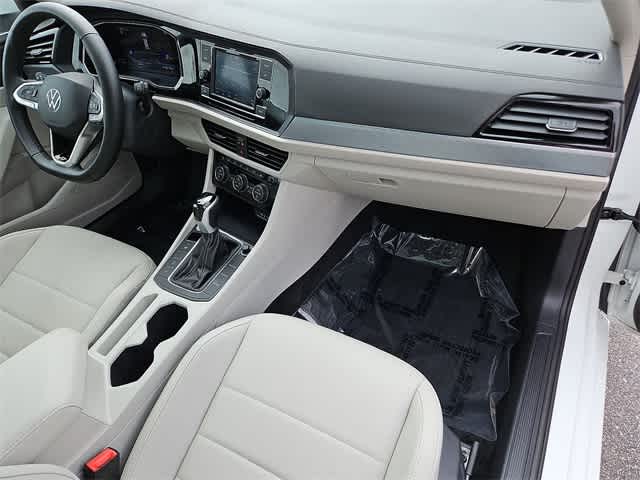 Vehicle image 25 of 31