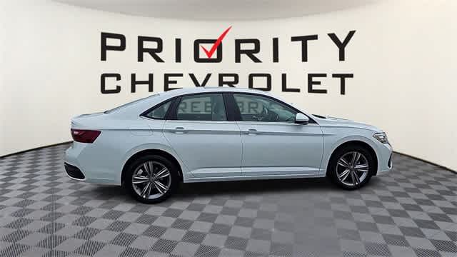 Vehicle image 6 of 31