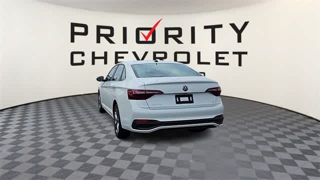 Vehicle image 8 of 31