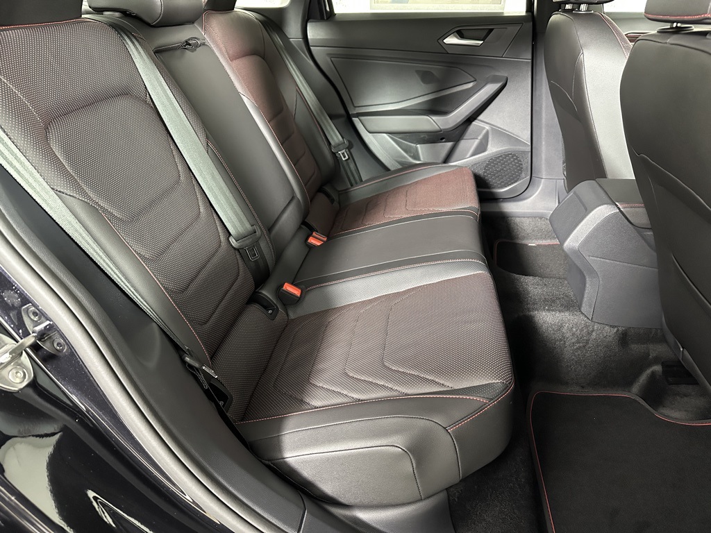Vehicle image 11 of 19