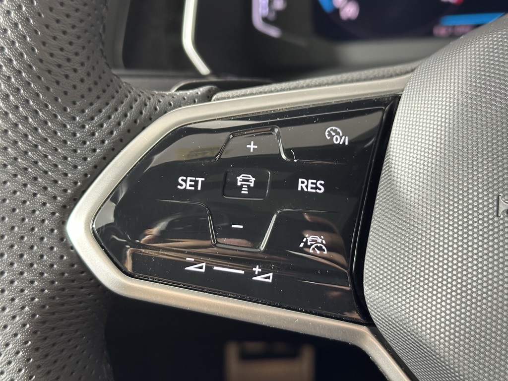 Vehicle image 18 of 19