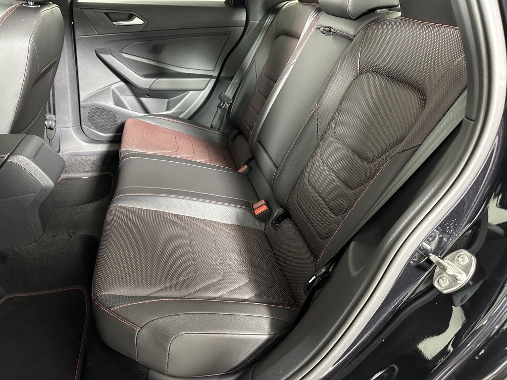 Vehicle image 10 of 19