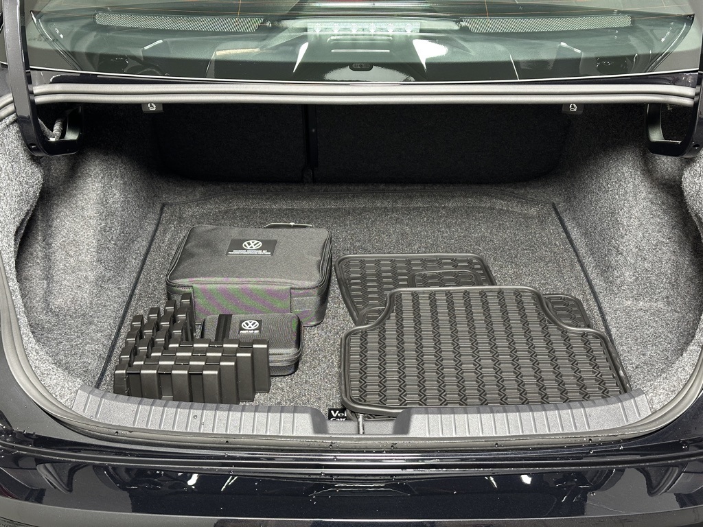 Vehicle image 15 of 19