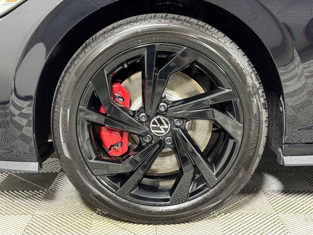 Vehicle image 16 of 19