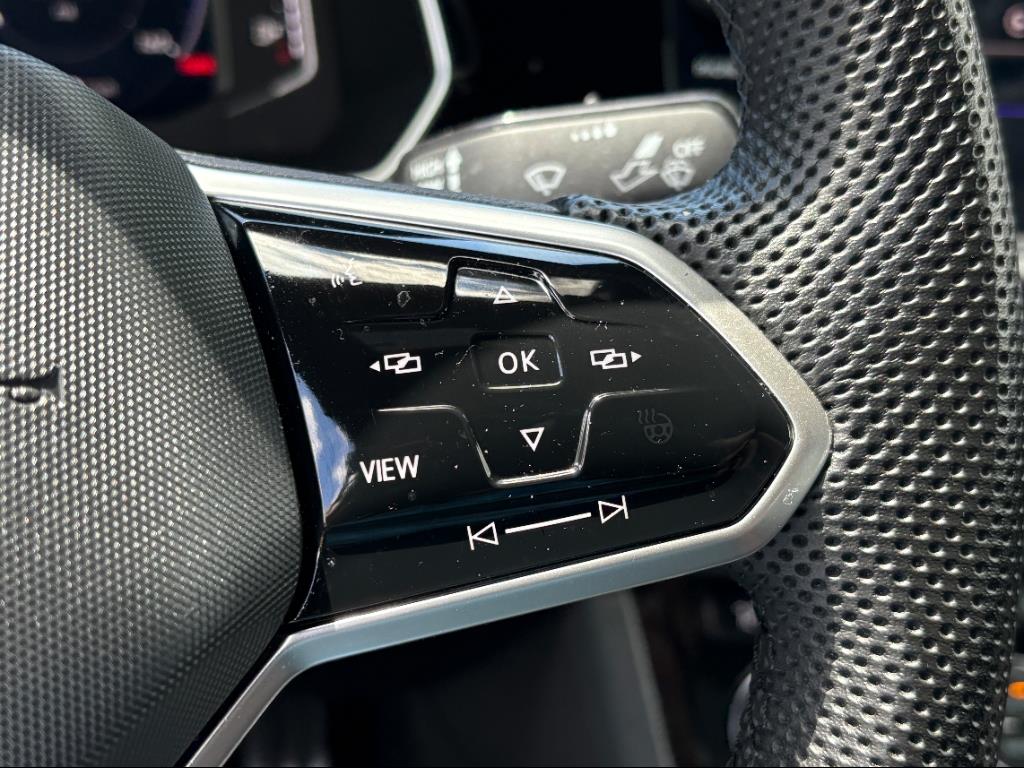 Vehicle image 14 of 24