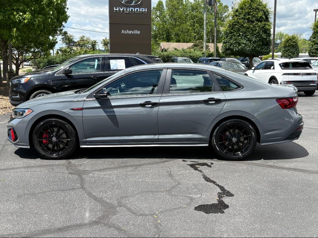 Vehicle image 5 of 24
