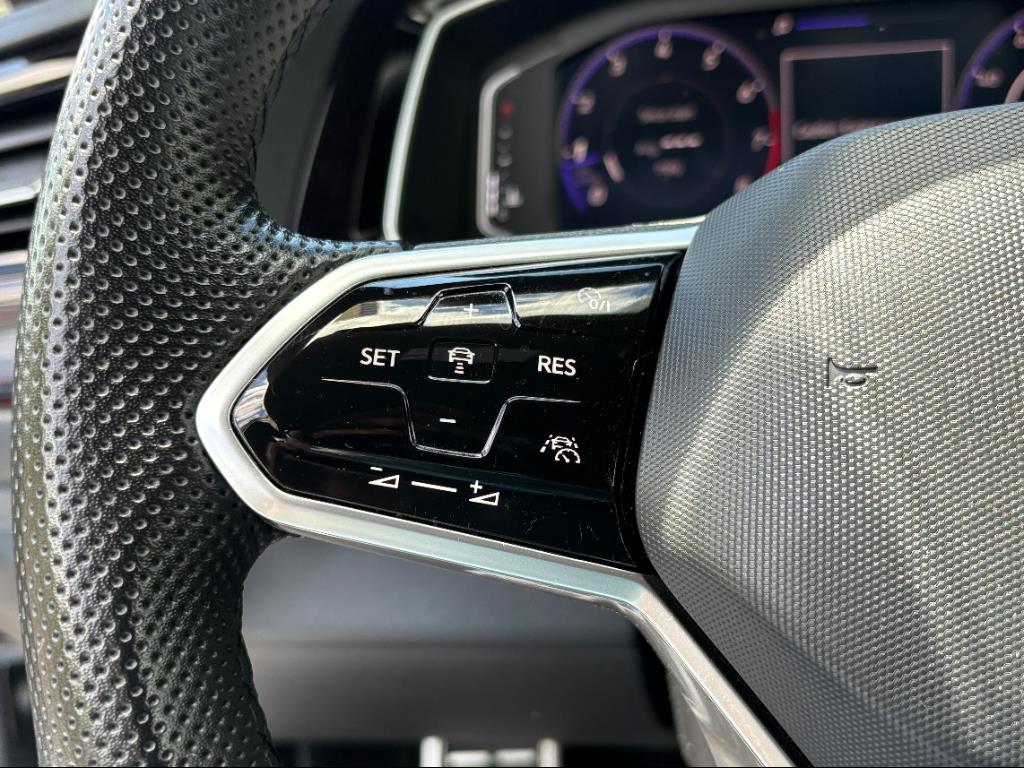 Vehicle image 11 of 24
