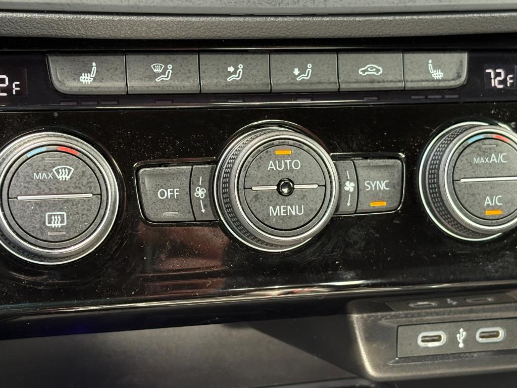 Vehicle image 13 of 24