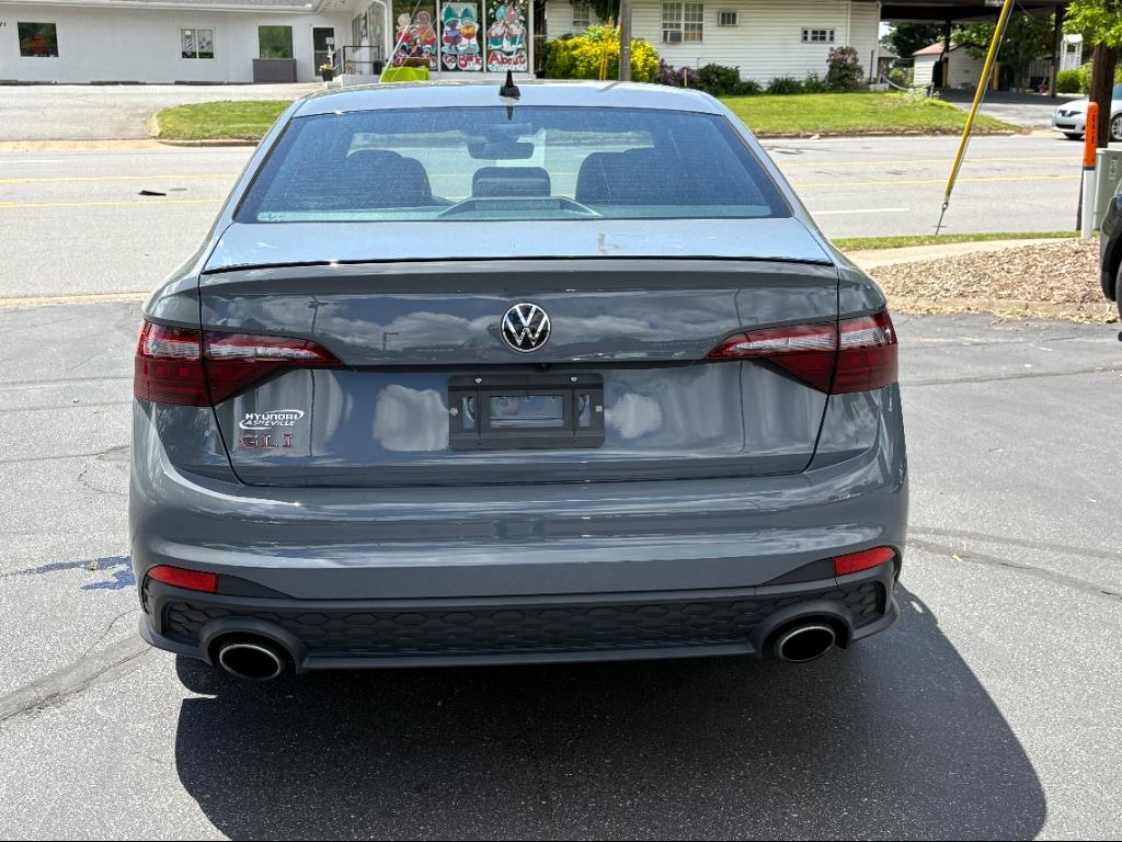 Vehicle image 4 of 24