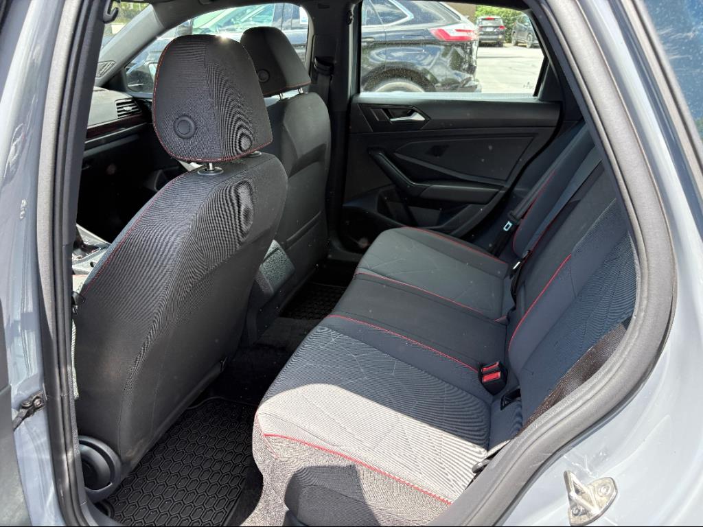 Vehicle image 19 of 24