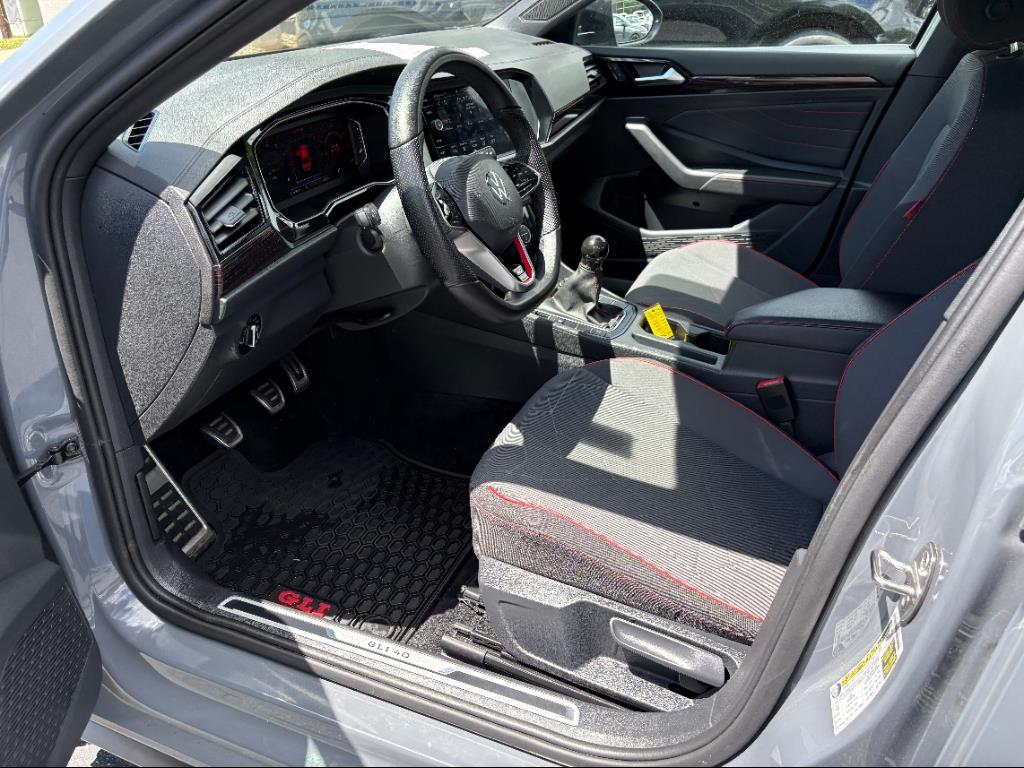 Vehicle image 15 of 24