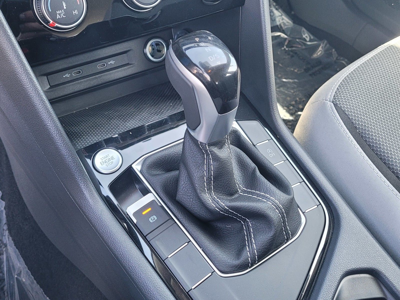 Vehicle image 15 of 17