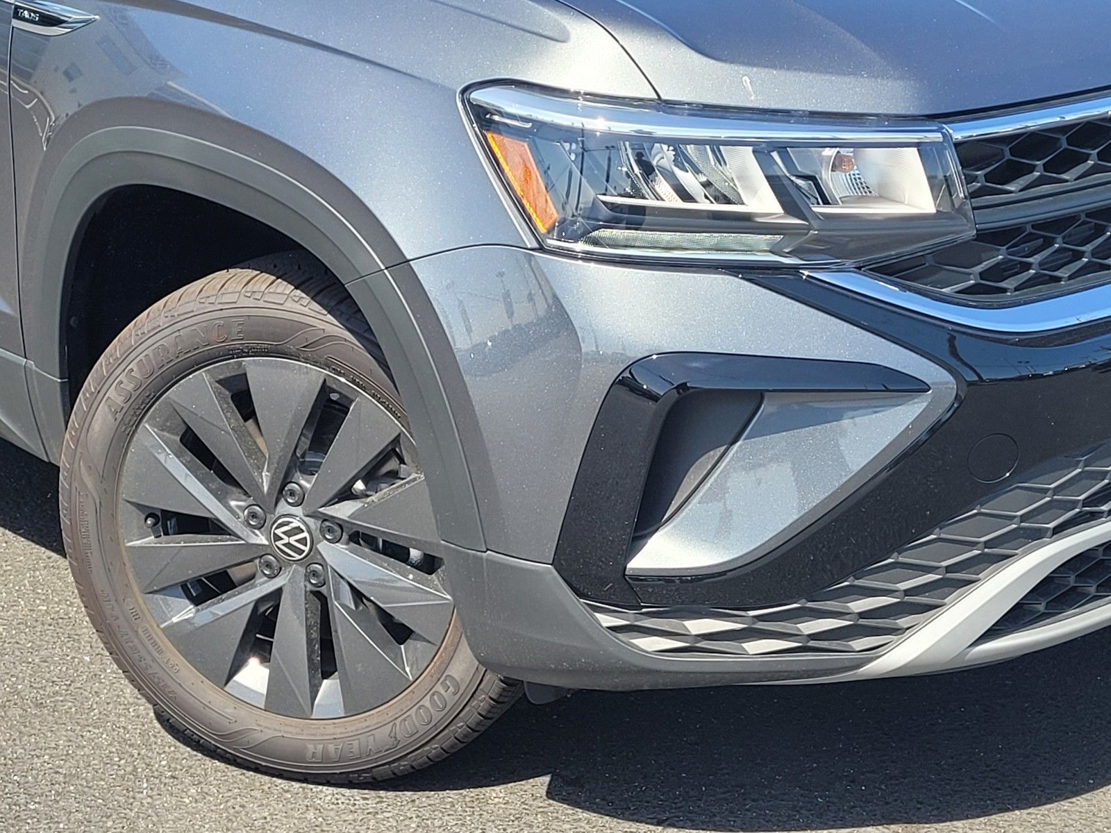 Vehicle image 9 of 17