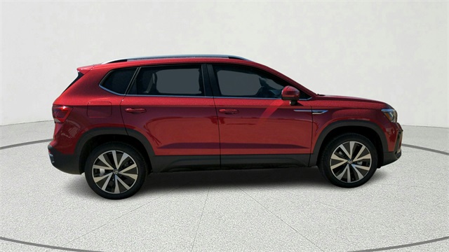 2024 Volkswagen Taos SE Image 4 of 24