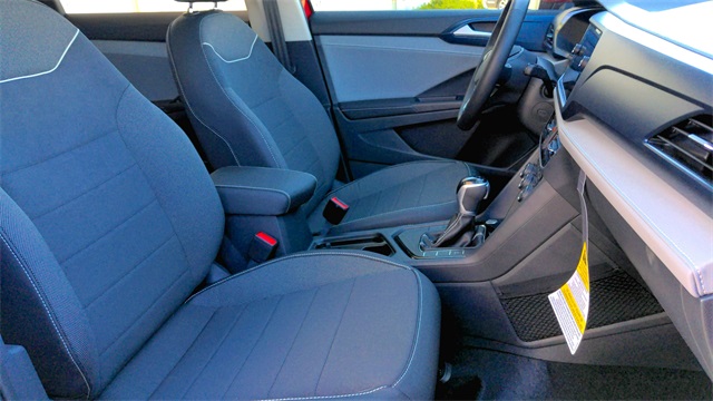 2024 Volkswagen Taos SE Image 8 of 24