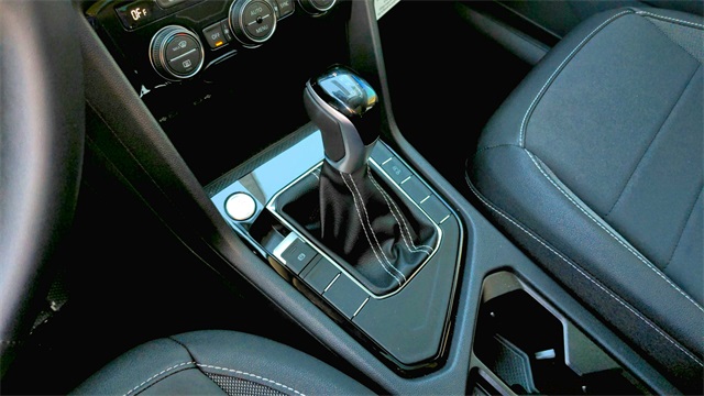 2024 Volkswagen Taos SE Image 17 of 24