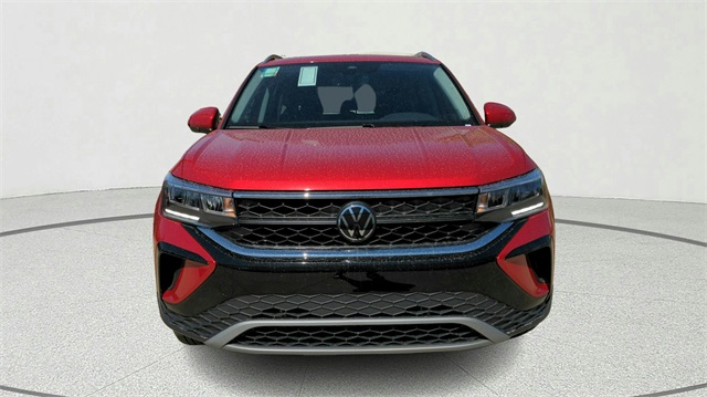 2024 Volkswagen Taos SE Image 2 of 24