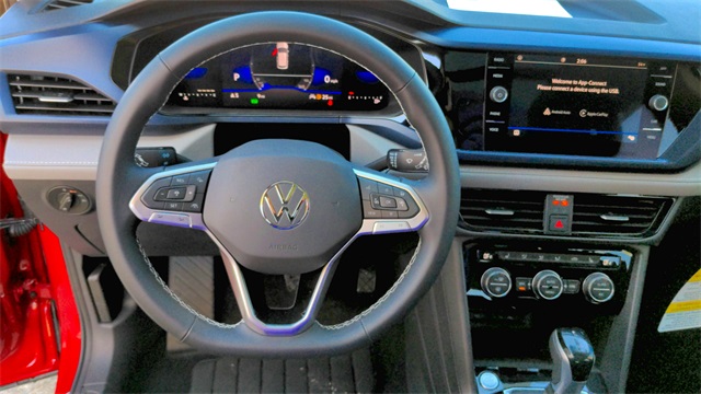 2024 Volkswagen Taos SE Image 14 of 24