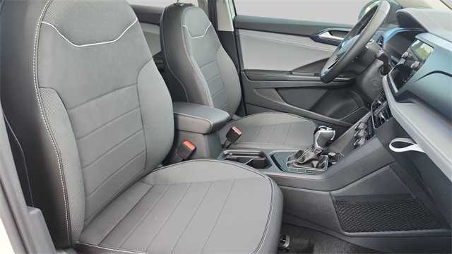 2024 Volkswagen Taos SE Image 15 of 50