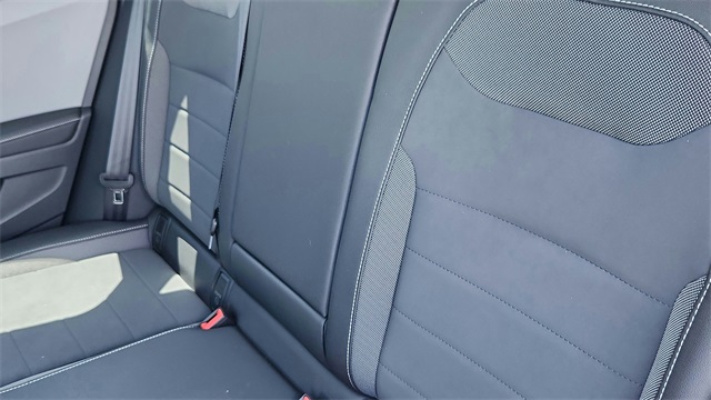 2024 Volkswagen Taos SE Image 13 of 50