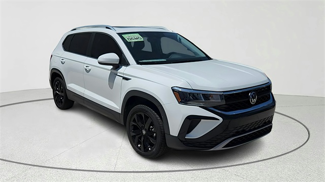 2024 Volkswagen Taos SE Image 3 of 50