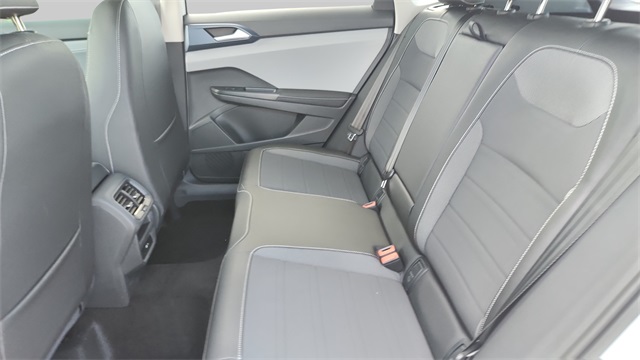 2024 Volkswagen Taos SE Image 10 of 50