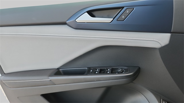 2024 Volkswagen Taos SE Image 30 of 50