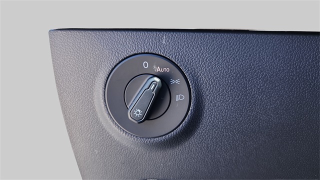 2024 Volkswagen Taos SE Image 38 of 50