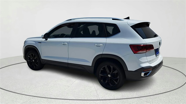 2024 Volkswagen Taos SE Image 7 of 50