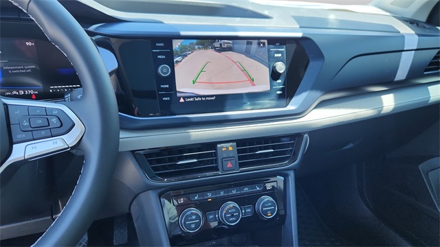 2024 Volkswagen Taos SE Image 25 of 50