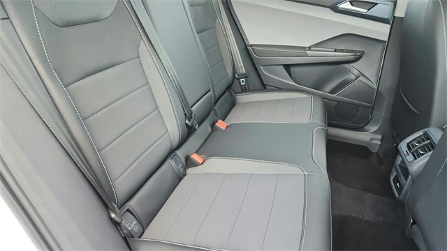 2024 Volkswagen Taos SE Image 12 of 50