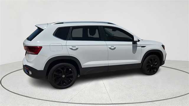 2024 Volkswagen Taos SE Image 4 of 50