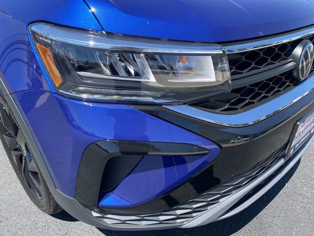 Vehicle image 26 of 33