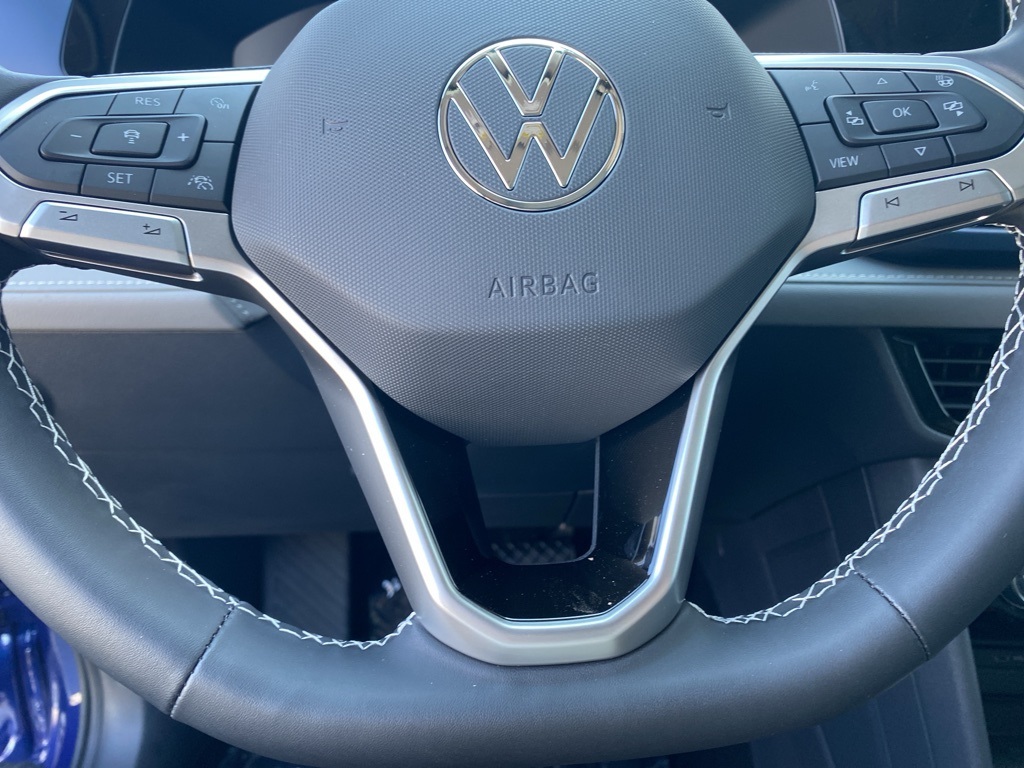 Vehicle image 18 of 33