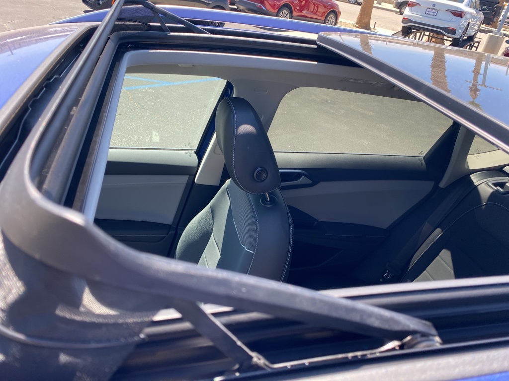 Vehicle image 17 of 33