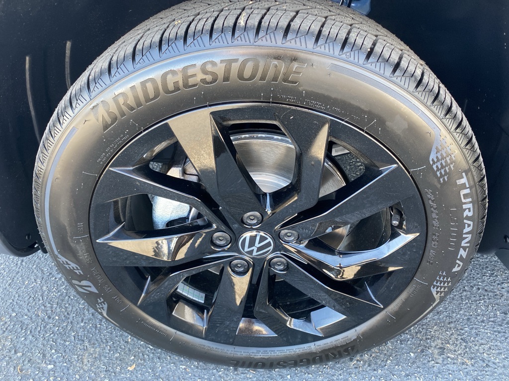 Vehicle image 10 of 33