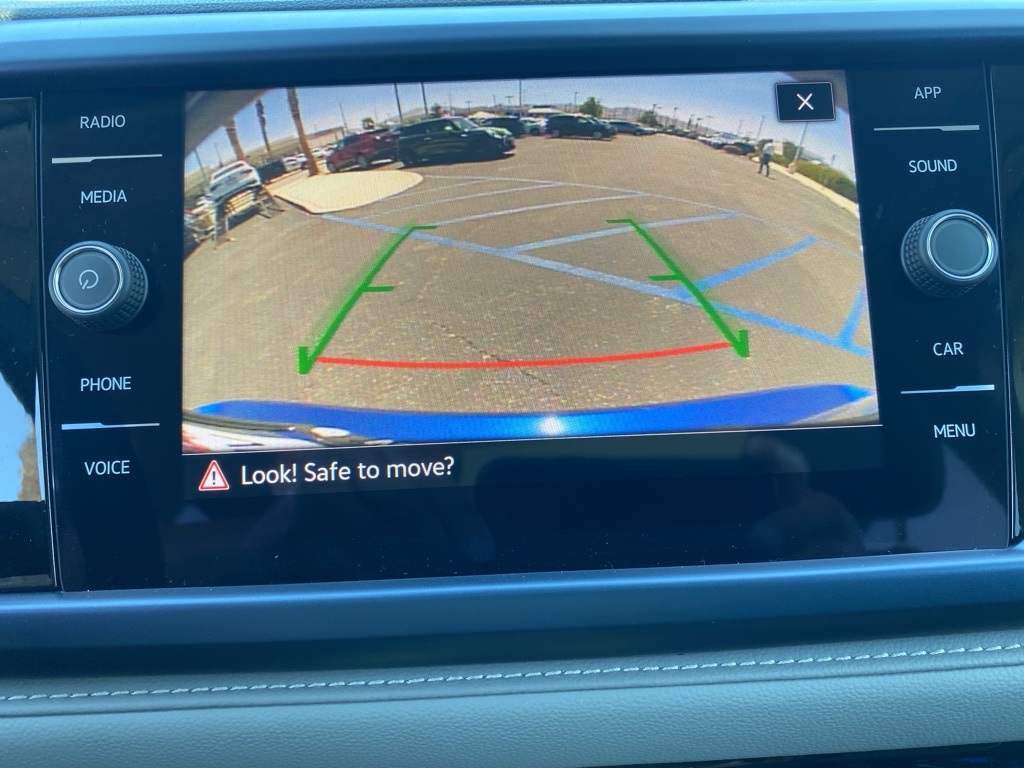 Vehicle image 21 of 33