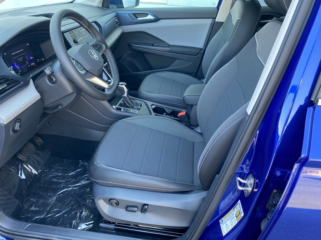 Vehicle image 15 of 33