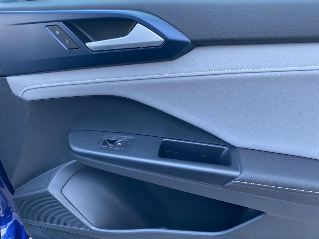 Vehicle image 24 of 33