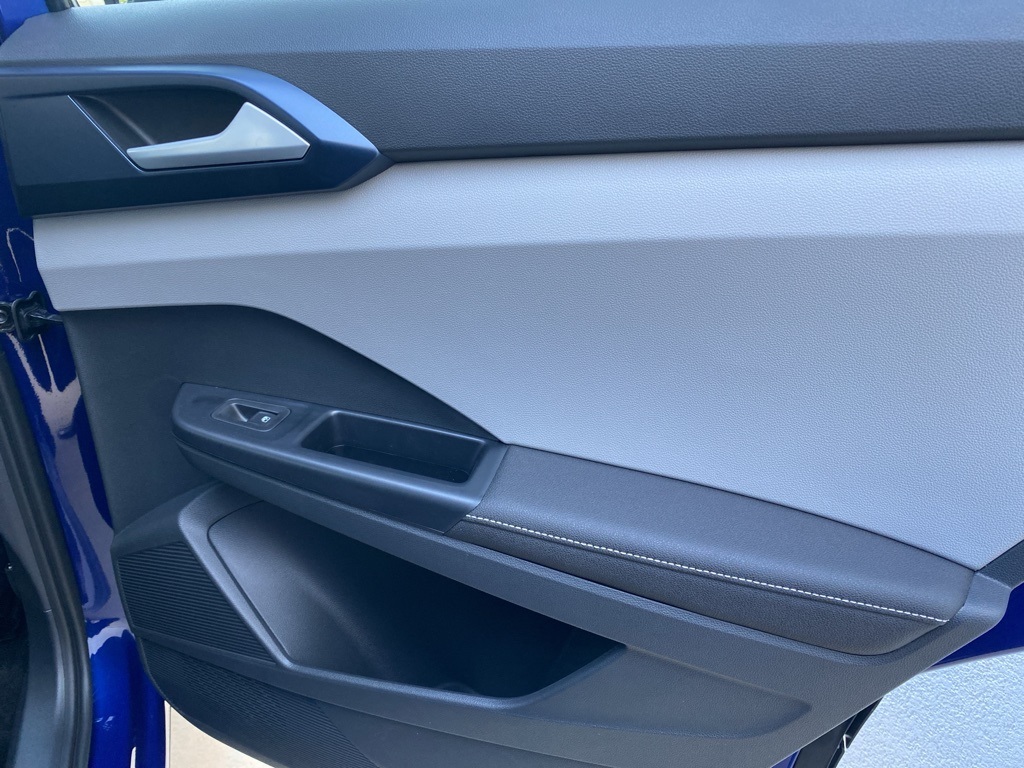 Vehicle image 25 of 33