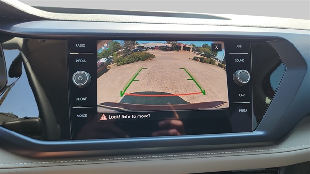 2024 Volkswagen Taos SE Image 19 of 32