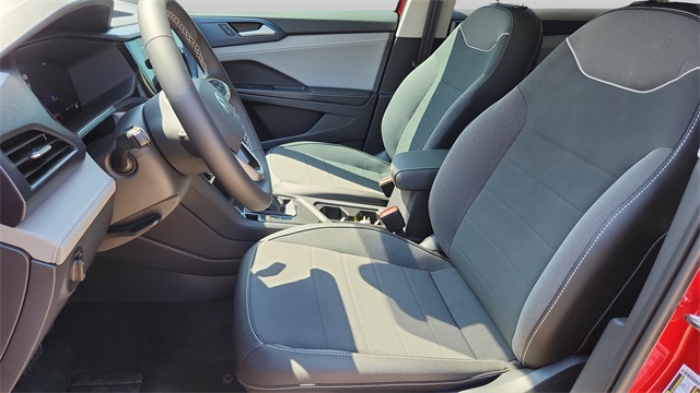 2024 Volkswagen Taos SE Image 10 of 32