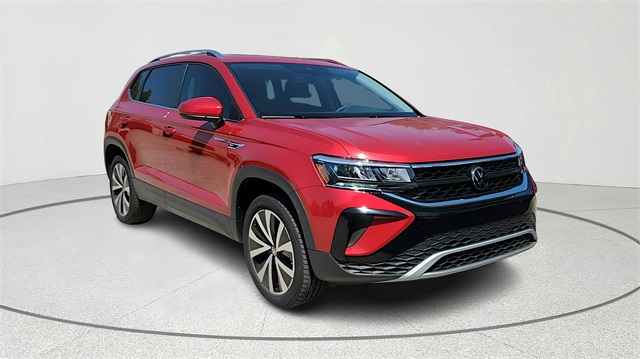 2024 Volkswagen Taos SE Image 3 of 32