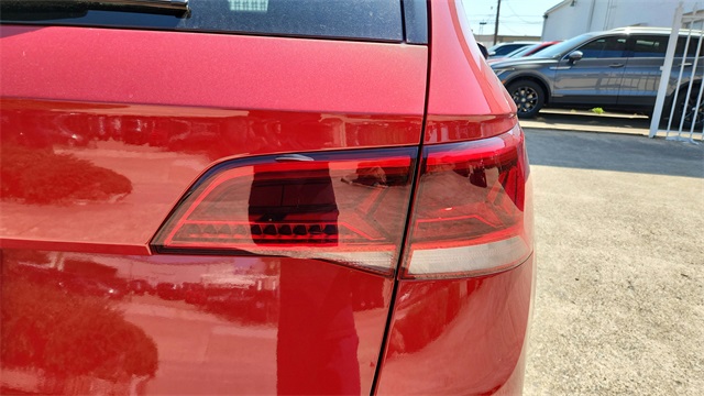 2024 Volkswagen Taos SE Image 30 of 32