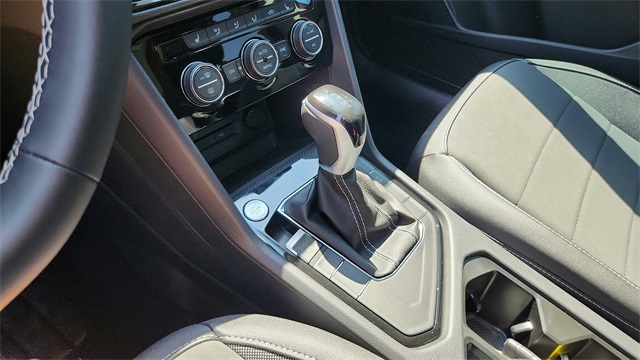 2024 Volkswagen Taos SE Image 20 of 32