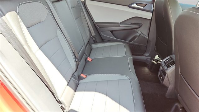 2024 Volkswagen Taos SE Image 11 of 32