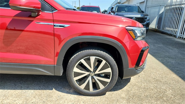2024 Volkswagen Taos SE Image 9 of 32